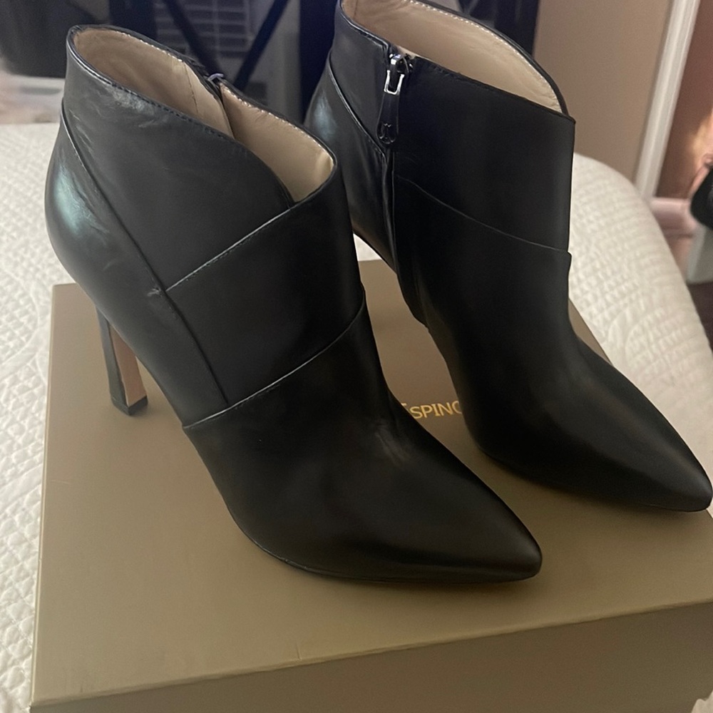 NWT Carolina Espinosa Adolfo leather booties